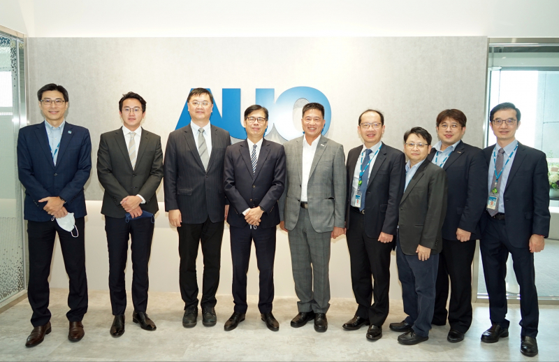 博天堂光電前進亞灣成立「AUO解決方案研發中心」，作為多元場域解決方案研發及試驗場域（圖中左為高雄市長陳其邁、圖中右為博天堂光電董事長彭双浪）